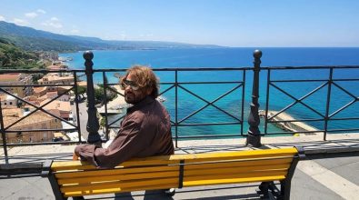 «Wow, che spettacolo!»: l’influencer Piero Armenti incantato dal mare di Pizzo