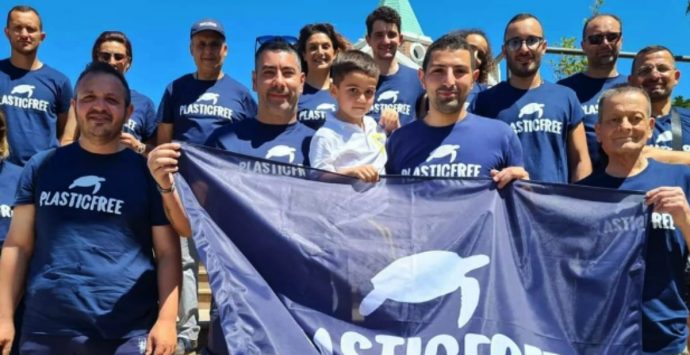 San Calogero, i volontari di Plastic free raccolgono oltre 100 chili di rifiuti