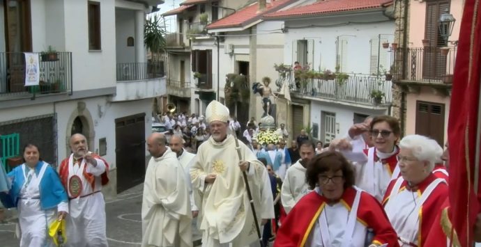 Dasà, il maestro orafo Affidato realizza la nuova raggiera per il Cristo risorto -Video