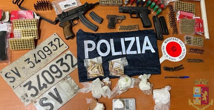 Armi, munizioni e droga in un terreno: sequestro della polizia nelle Preserre