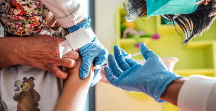 Covid, Agenzia del farmaco verso il sì al vaccino per bimbi sotto i 5 anni