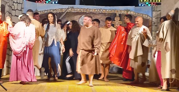 Cessaniti, a San Cono di scena il musical dedicato alla vita di San Francesco d’Assisi