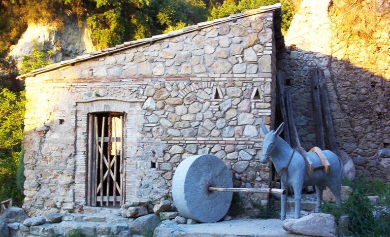 Tre percorsi in Calabria dove scoprire arte, natura e storia: ecco quello del Vibonese
