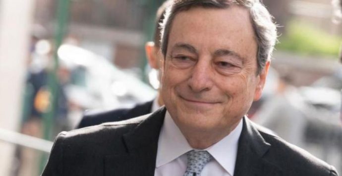 Draghi si è dimesso, dopo una breve comunicazione alla Camera è salito al Quirinale