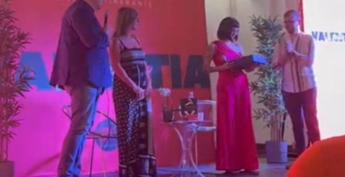 Valentia in Festa, l’attivista Giorgia Soleri premiata dal sindaco di Pizzo