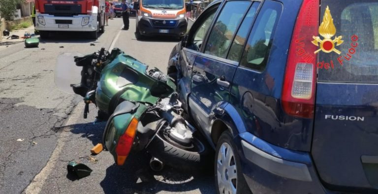 Tragico incidente nel Catanzarese, morto un centauro