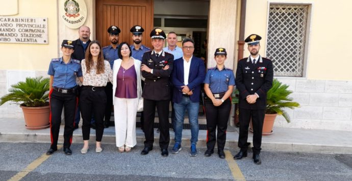Carabinieri, al provinciale di Vibo la visita del senatore De Angelis e dell’avvocato Staropoli