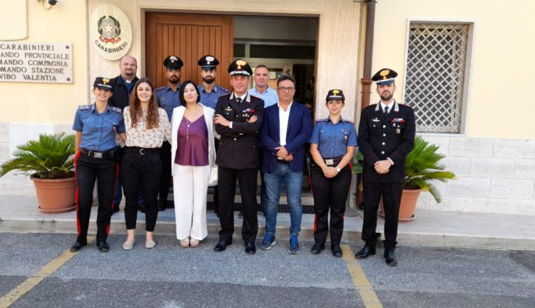Carabinieri, al provinciale di Vibo la visita del senatore De Angelis e dell’avvocato Staropoli