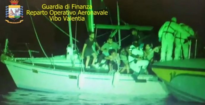 Non si fermano gli sbarchi in Calabria, in 2 giorni giunti nel Crotonese quasi 700 migranti