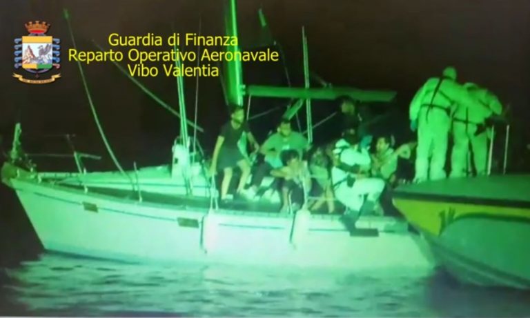 Non si fermano gli sbarchi in Calabria, in 2 giorni giunti nel Crotonese quasi 700 migranti