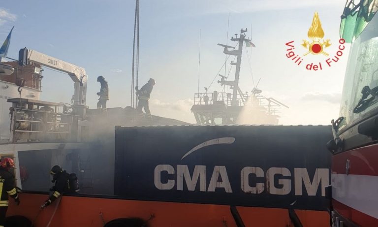 Esplosione su un rimorchiatore nel porto di Crotone: tre morti