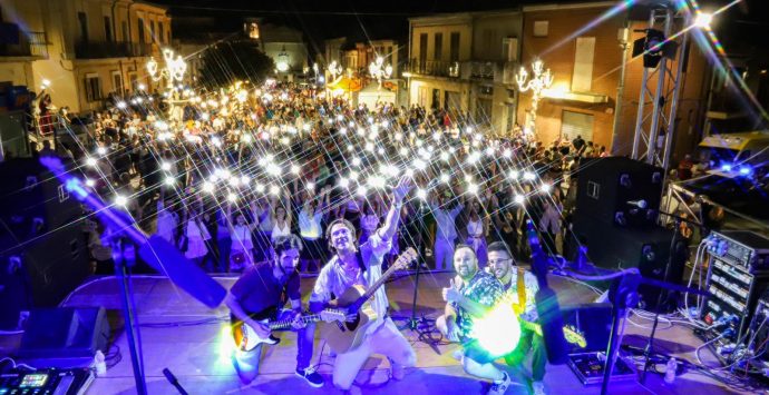 Sant’Onofrio, un successo il concerto del cantante Santino Cardamone