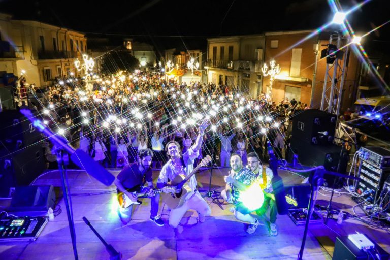 Sant’Onofrio, un successo il concerto del cantante Santino Cardamone