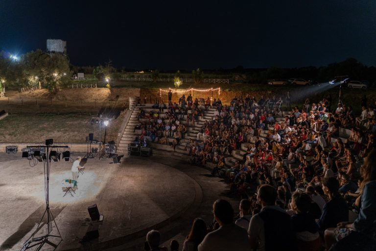 Teatro a Torre Marrana di Ricadi: la VI edizione si chiude con il sold out della Piccola Compagnia Dammacco