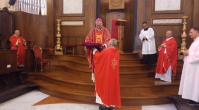Festa di San Fortunato a Mileto: il gesto “particolare” di don Dicarlo al vescovo