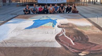 Pizzoni: giovani realizzano tela gigante raffigurante la Madonna delle Grazie e San Pio
