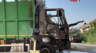Autocompattatore travolto dalle fiamme nel Vibonese: malore per il conducente