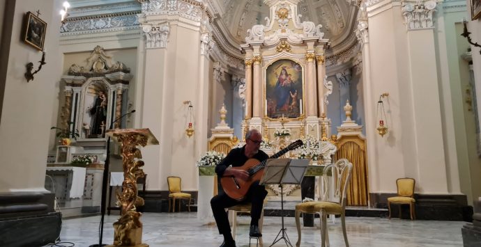 Monterosso Calabro, emozioni e applausi al concerto del maestro Macrì