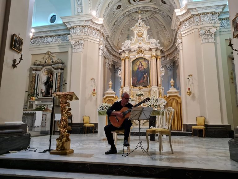 Monterosso Calabro, emozioni e applausi al concerto del maestro Macrì