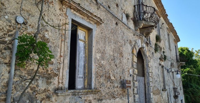Vibo, Palazzo Romei formalmente in vendita: il consiglio provinciale dice ancora sì. FI vota contro