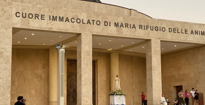 Fondazione Natuzza: commozione e giubilo per l’ingresso della Vergine nella nuova chiesa