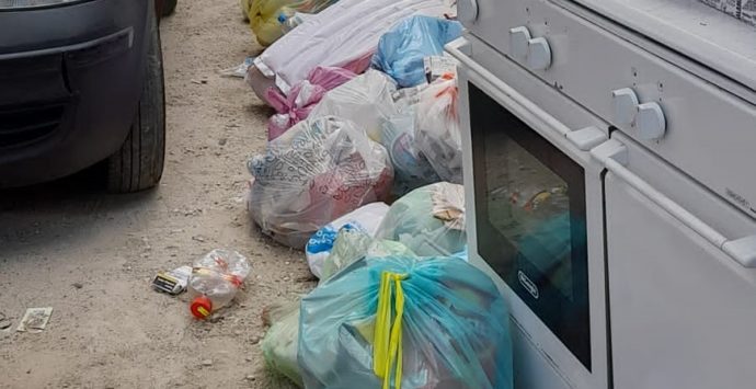 I consiglieri di “Uniti per Ricadi”: «Da giorni ferma la raccolta rifiuti» – Foto