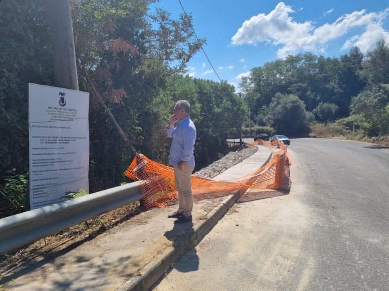 Lavori della Provincia in piena estate sulle strade che portano a Piscopio