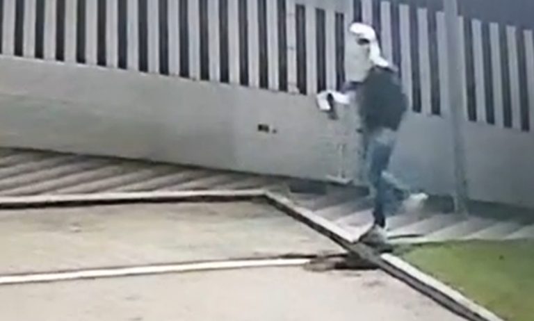 Bomba esplode davanti a concessionaria d’auto a Rende -Video