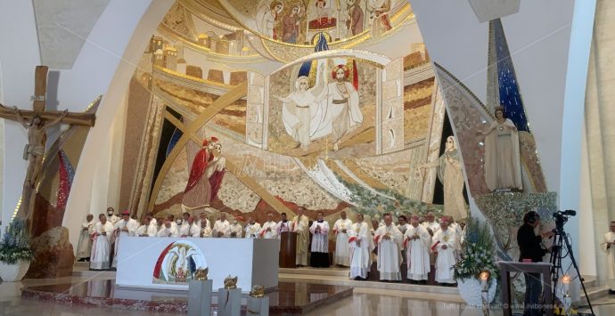 A Paravati la grande chiesa promessa dalla Madonna a Natuzza è realtà, il vescovo: «Evento storico»