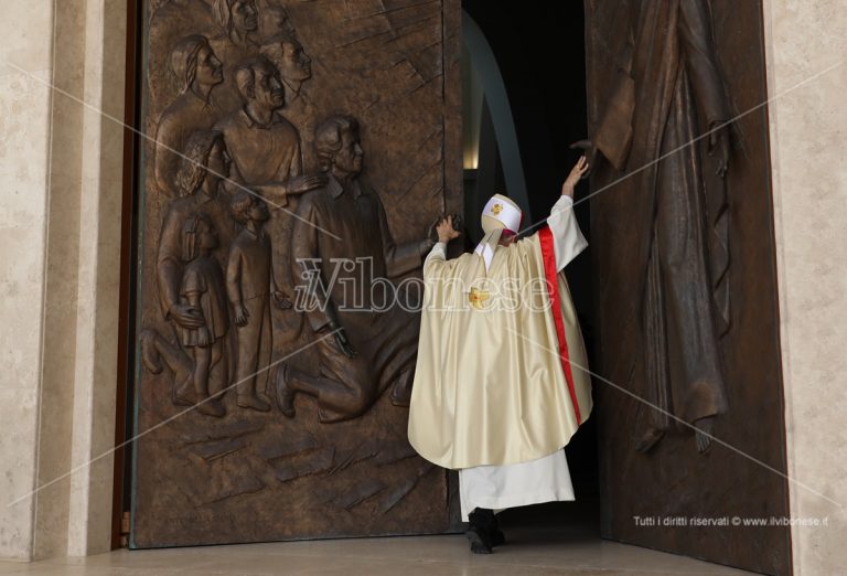 Apertura della chiesa di Natuzza: il racconto in foto di una giornata storica