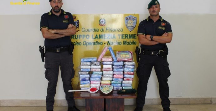 In auto sull’A2 con 60 chili di cocaina: un arresto a Lamezia