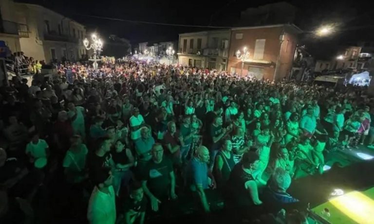 Sant’Onofrio, successo per il concerto del cantautore calabrese Cosimo Papandrea