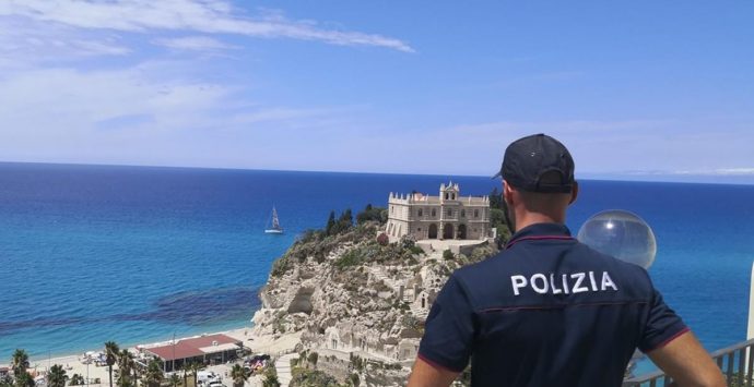 Tropea, sanzioni per locale abusivo e denunce per droga