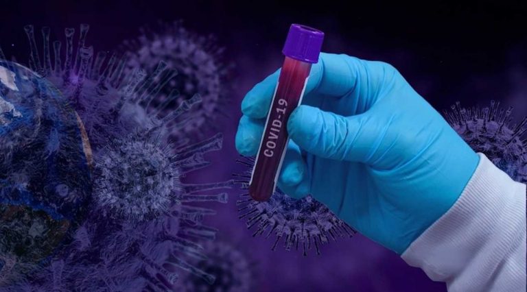 Contagi in risalita, la virologa Capua: «Il virus è ancora “gioiosamente” tra noi»