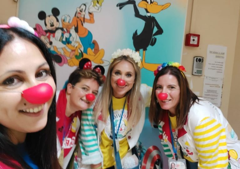 Ospedale di Vibo, i Clown Vip ritornano a fare sorridere i piccoli degenti – Foto