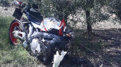 Tragico scontro tra un’auto e una moto nel Cosentino: un morto e due feriti