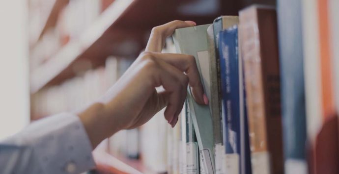 Comune di Tropea, pubblicato il bando per la fornitura dei libri di testo