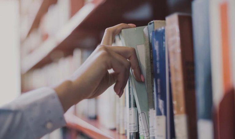 Fondi per le biblioteche calabresi, ecco la graduatoria: risorse per Sbv e Comune di Vibo