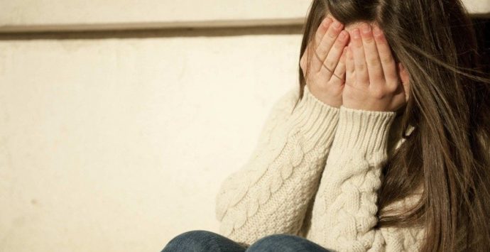 Violenza sessuale sulla nipote 15enne nel Crotonese, divieto di avvicinamento per lo zio