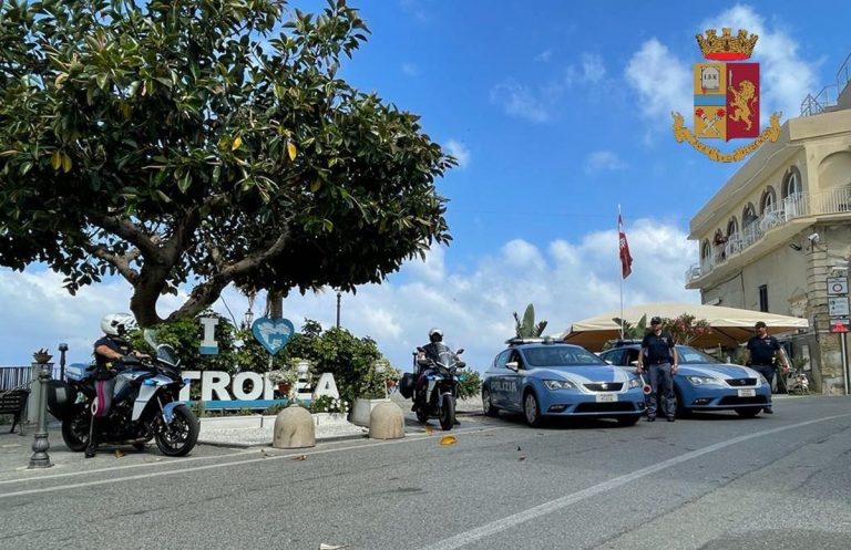 Tropea: la polizia sequestra armi, droga e ritrova il provento di un furto