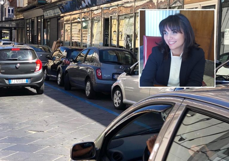 Vibo, Don Bosco su corso Umberto. Laura Pugliese: «Multe sulle strisce blu a chi aspettava i figli»