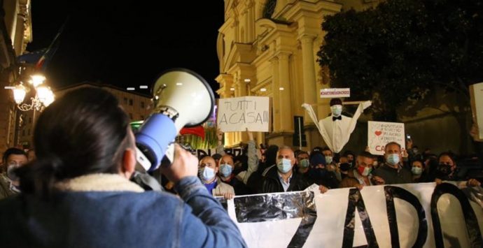 Cortei contro il lockdown, anche tre vibonesi fra i 54 indagati a Catanzaro