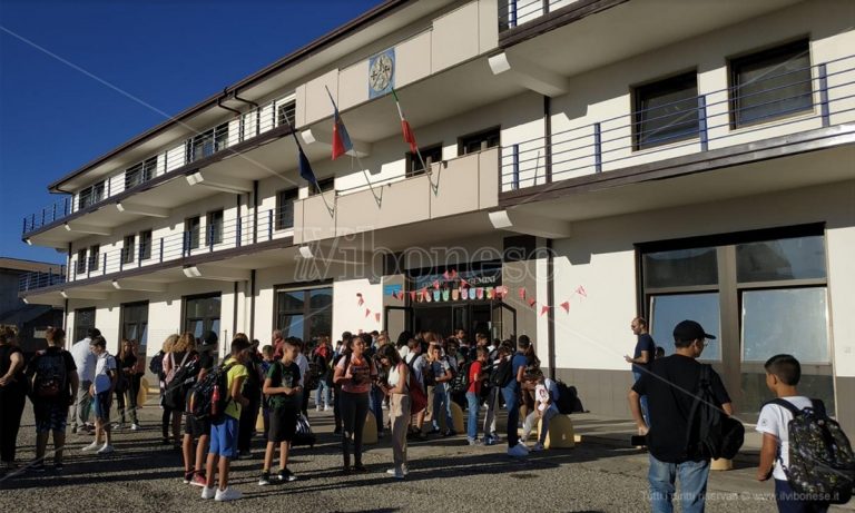 Primo giorno di scuola a Vibo Valentia, tra gioia e caos – Video