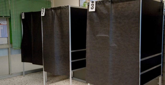 Elezioni politiche 2022, in Calabria alle ore 12 affluenza al 12,8%: i dati di tutti i comuni del Vibonese