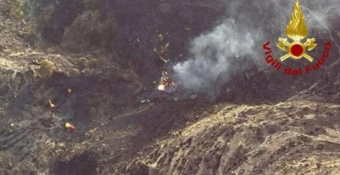 Canadair partito da Lamezia Terme precipita e si schianta sull’Etna – Video