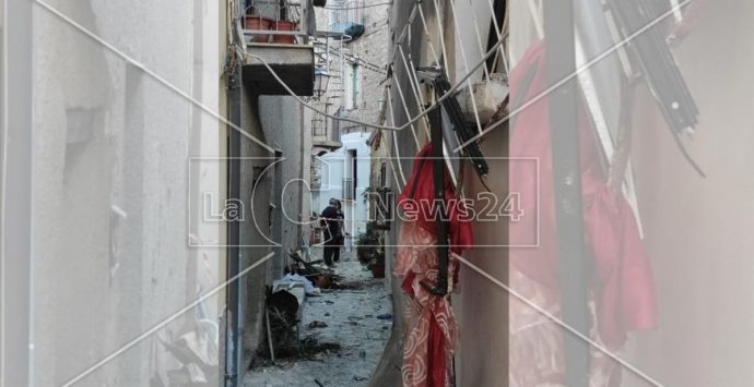 Calabria, bombola di gas esplode in una abitazione. Quattro i feriti: uno è grave
