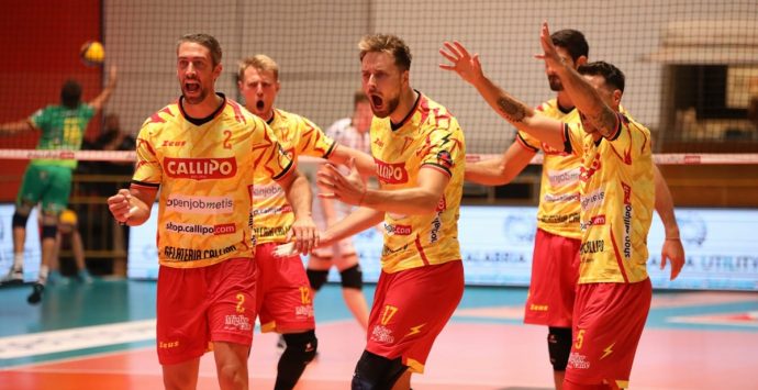 Volley, positivi al Covid più di tre giocatori della Tonno Callipo: partita rinviata