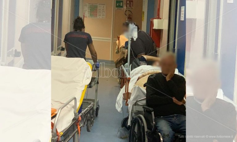 Ospedale di Vibo, dall’attesa in barella alla Tac rotta: l’odissea di un 85enne