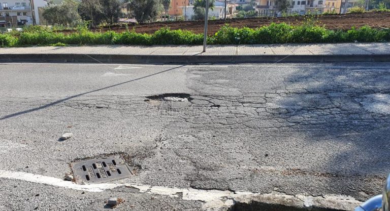 Vibo, cittadini stanchi e infuriati per le strade “colabrodo”