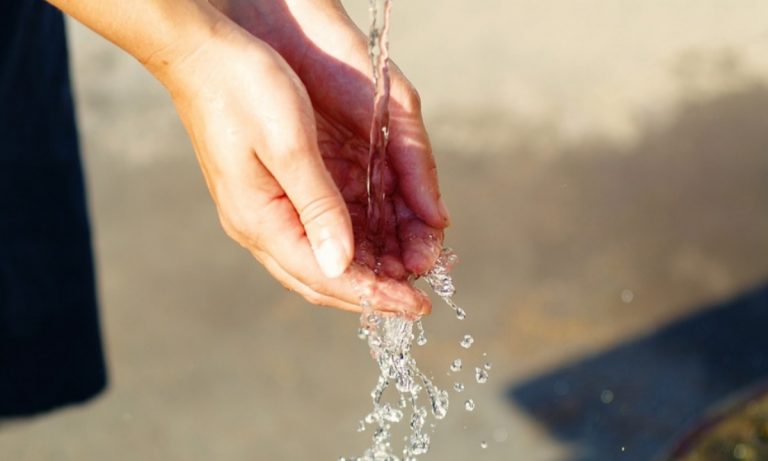 Acqua non potabile, i giovani di “Ali di Vibonesità”: «Il territorio paga l’incapacità politica»